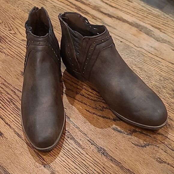 Cloudwalkers by Avenue  sz 11W ladies ankleboots, man-made Materials - Picture 1 of 8